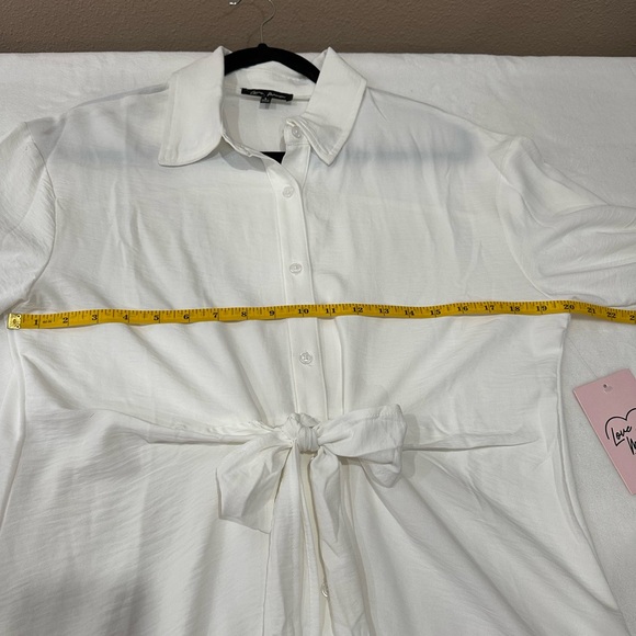 White Button-Up Tunic by Love Maven - Picture 3 of 6